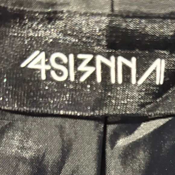 Women’s red and black asymmetrical motorcycle jacket size medium fully lined - Picture 4 of 4